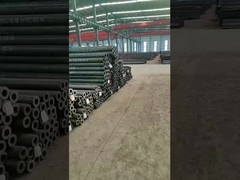 انبار لوله های بدون درز فولاد کربن با دیوارهای ضخیم آماده حمل و نقل است